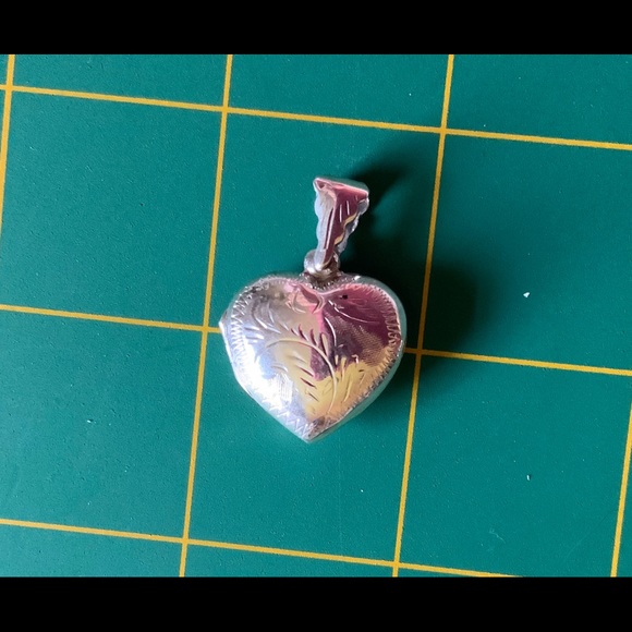 Sterling Silver heart locket - Picture 10 of 10